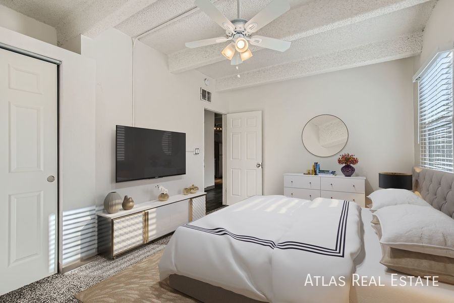 Julian Square - Photo 5 of 6