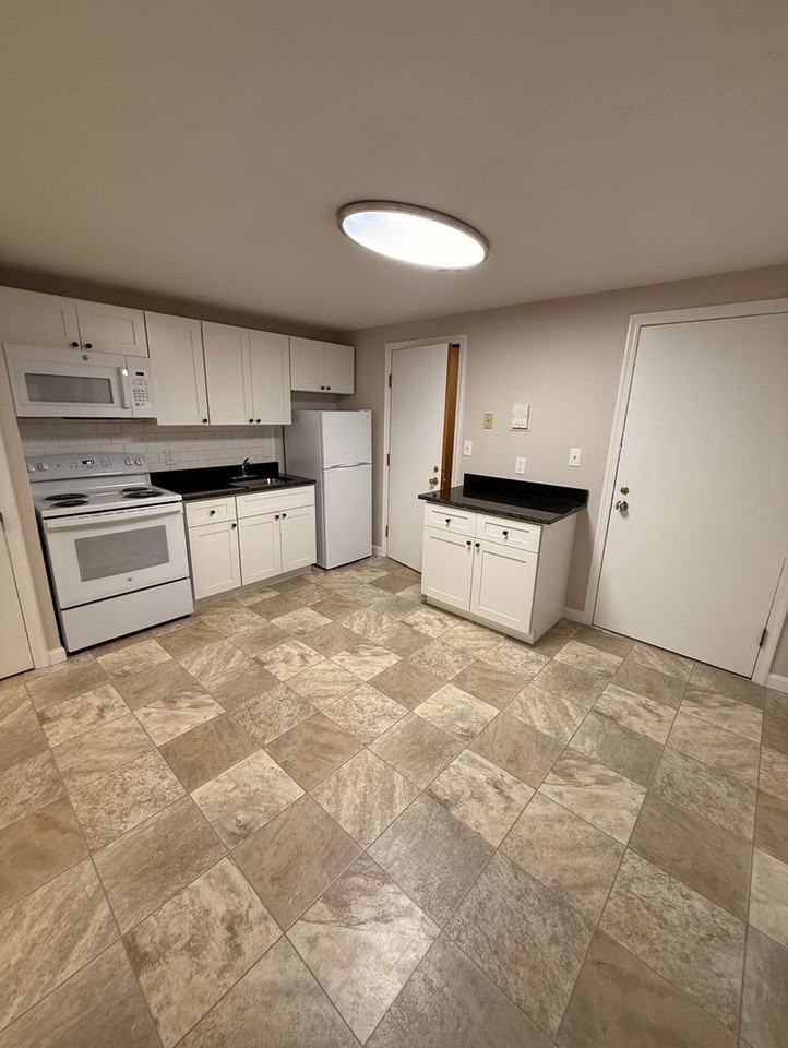 Ridgewood Apartments Gardner - Photo 4 of 8