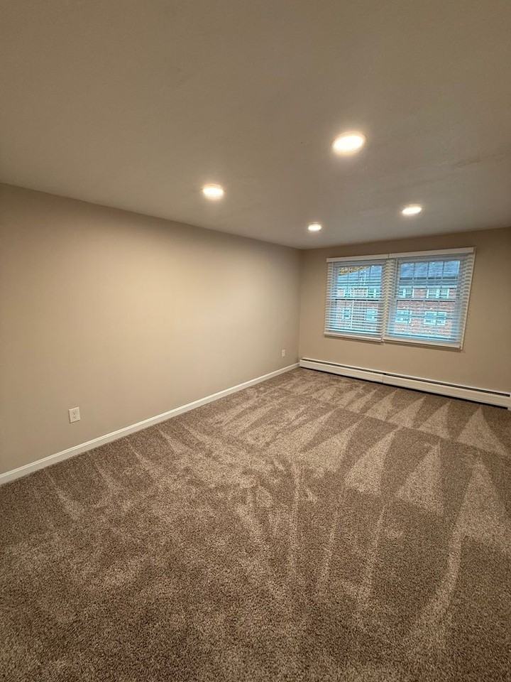 Ridgewood Apartments Gardner - Photo 6 of 8