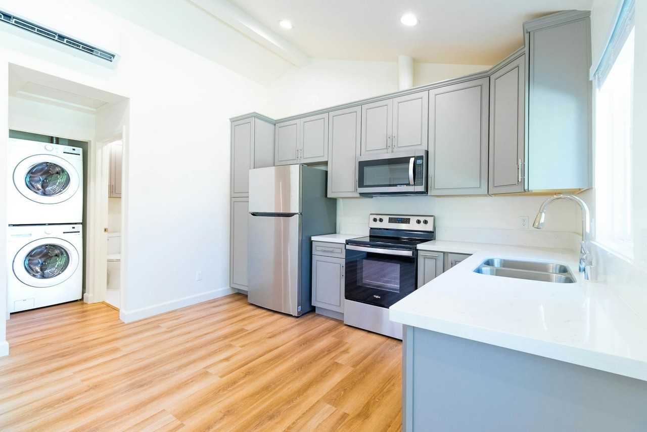 8326 Beckford Avenue - Photo 3 of 9