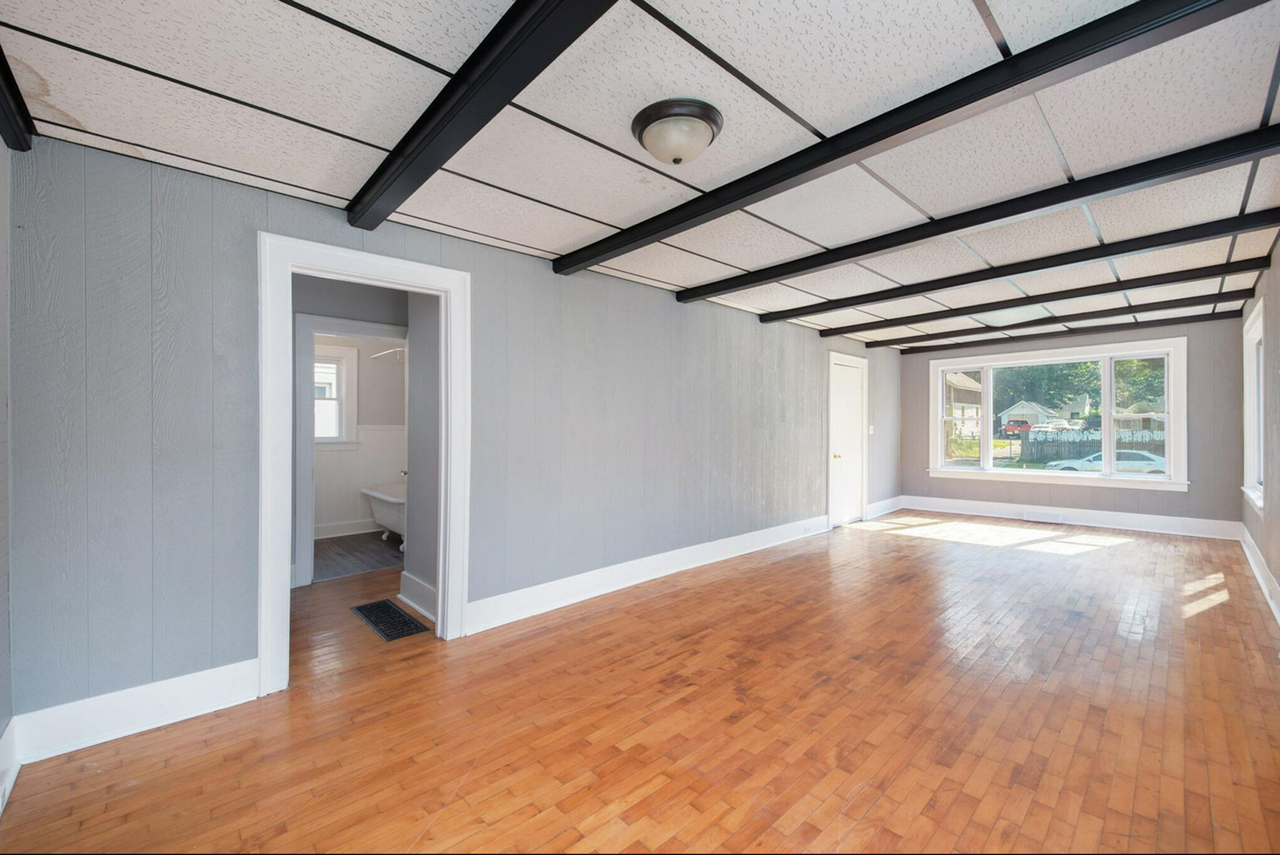 817 Dorchester Avenue Southwest - Photo 3 of 19