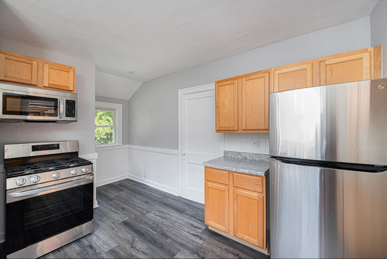 817 Dorchester Avenue Southwest - Photo 6 of 19