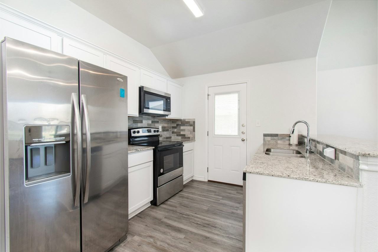 527 Lost Trail, Unit B - Photo 2 of 20