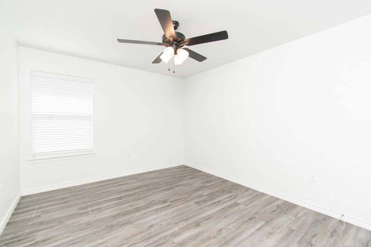 527 Lost Trail, Unit B - Photo 5 of 20