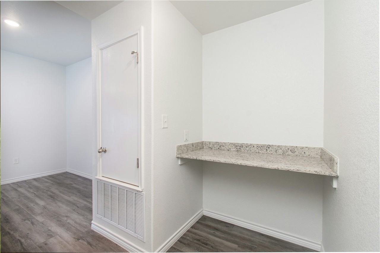 527 Lost Trail, Unit B - Photo 6 of 20