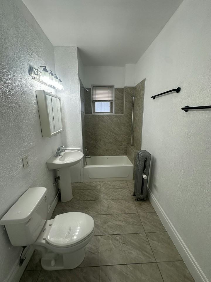 4806 Euclid Avenue, Unit 17 - Photo 7 of 9