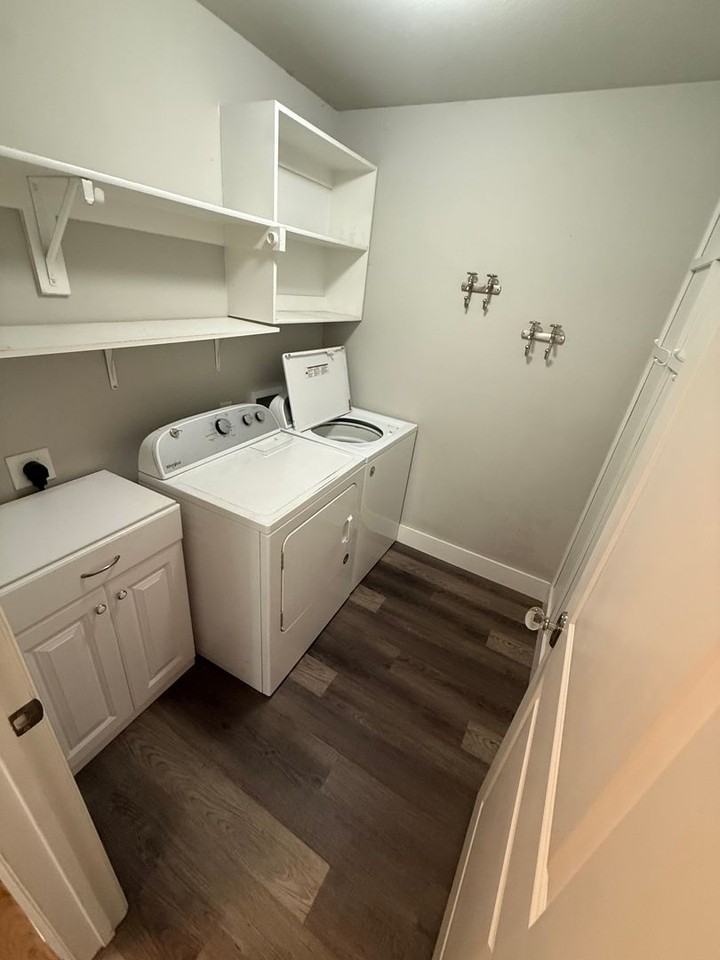 688 River Garden Dr - Photo 4 of 13