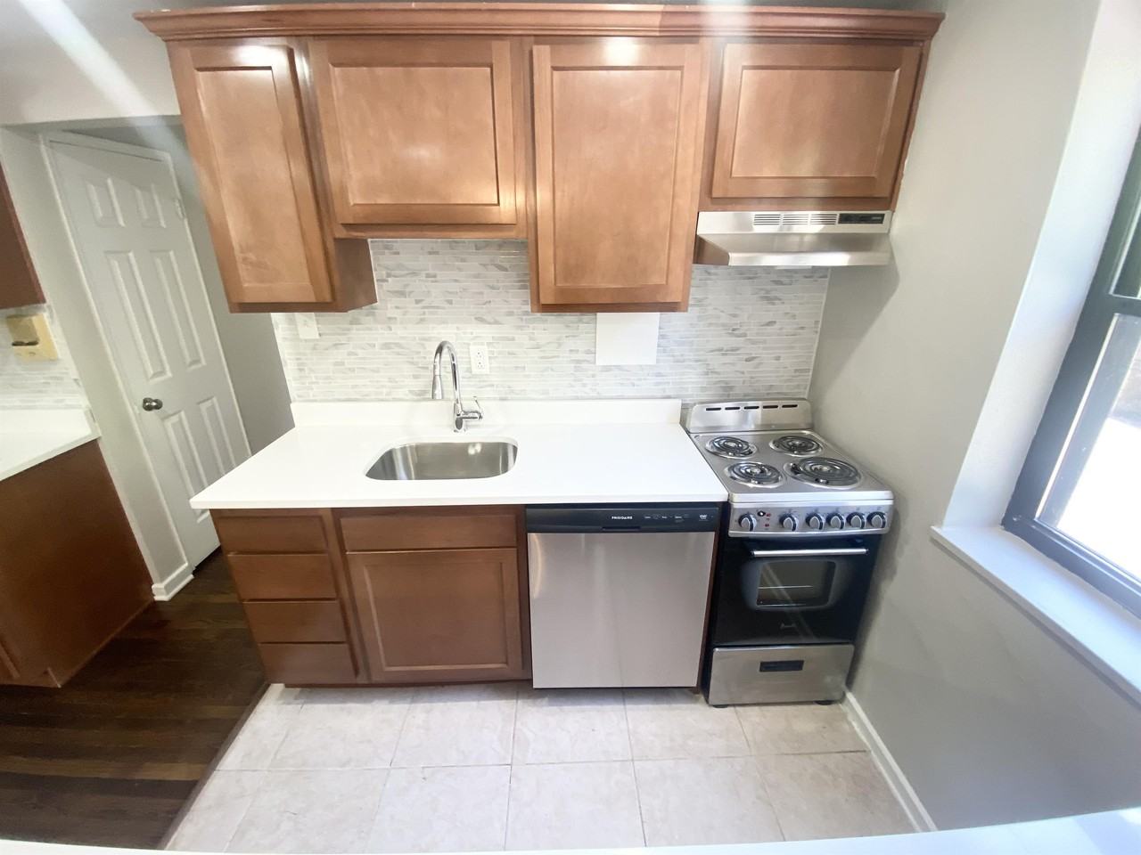 ASHBOURNE -- 166 - Photo 2 of 39