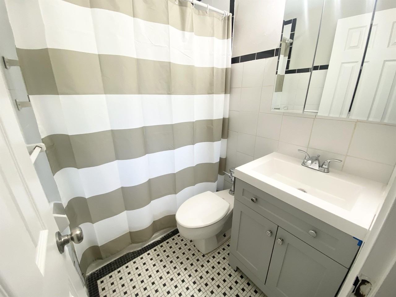 ASHBOURNE -- 166 - Photo 7 of 39