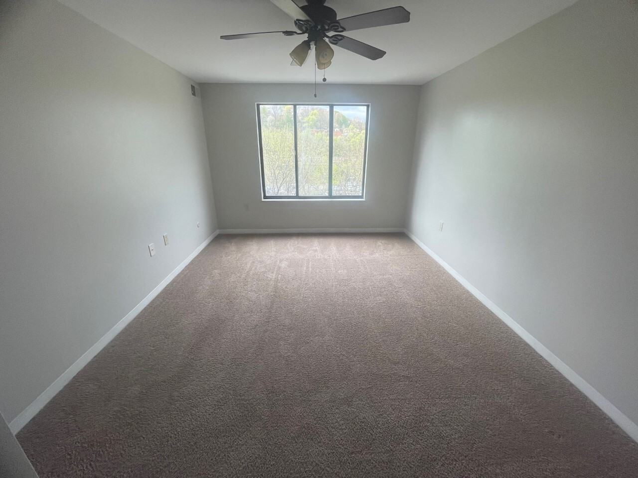 WAVERLY APARTMENTS -- 002 - Photo 5 of 16