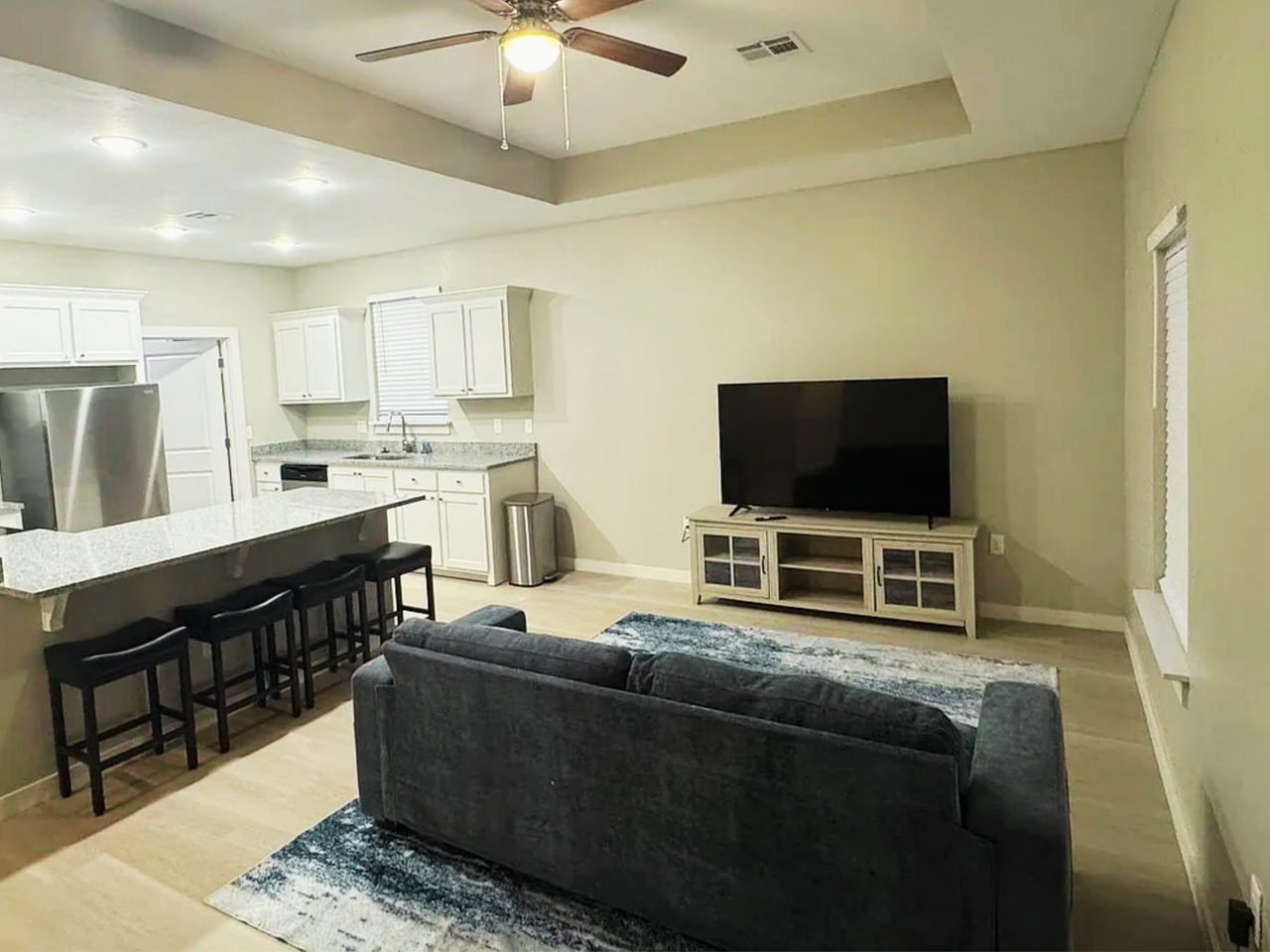 110 Sterling Dr - Photo 2 of 15