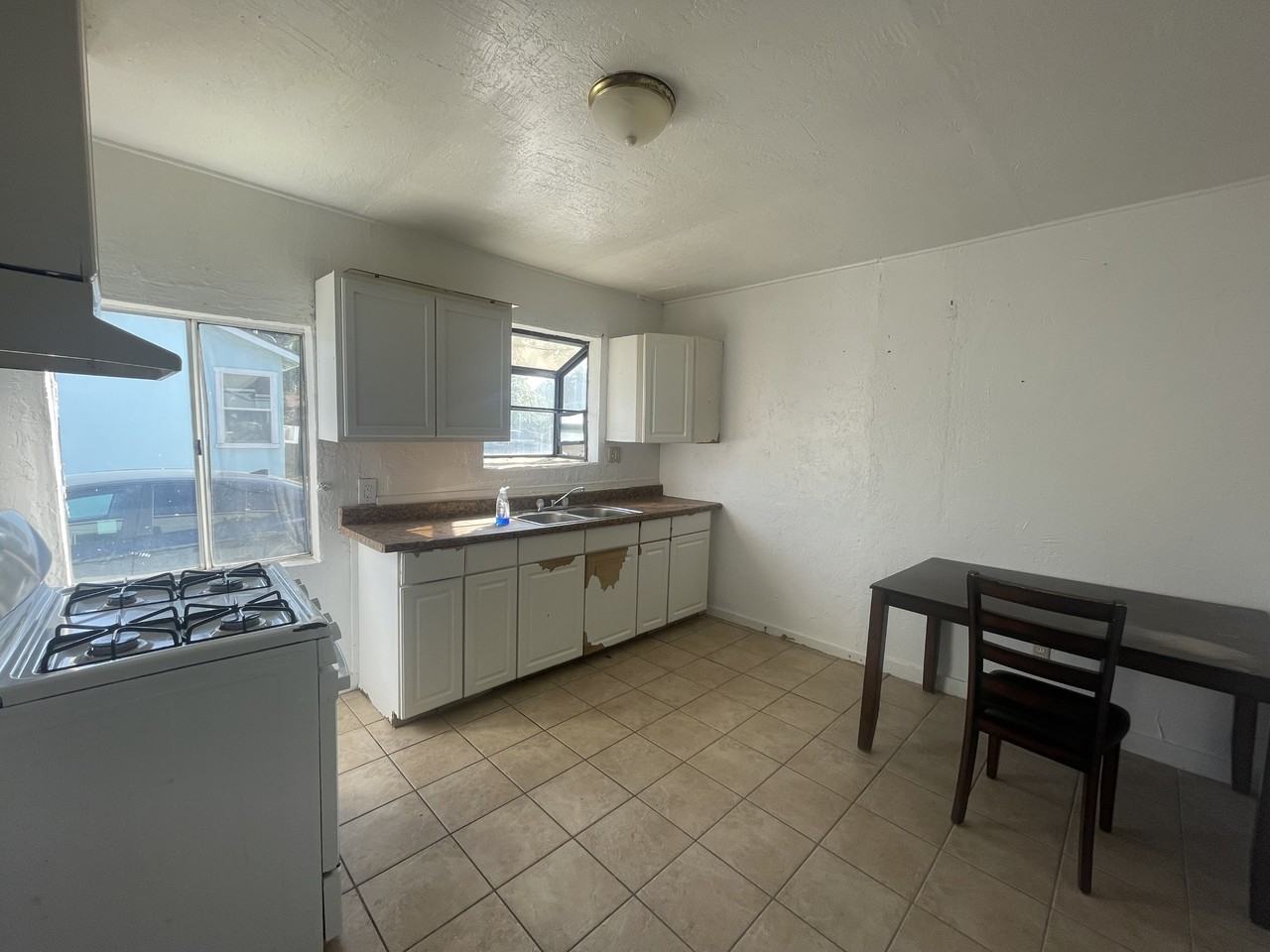 636 E. Roosevelt Avenue - Photo 3 of 11