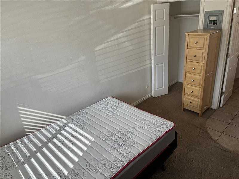 Hillcrest Studios - Photo 4 of 8