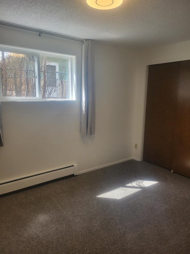 3214 Stephens Avenue South - Photo 4 of 20