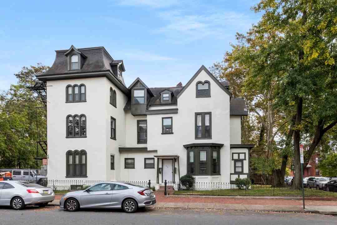 319 N. 33rd St. - Photo 4 of 50