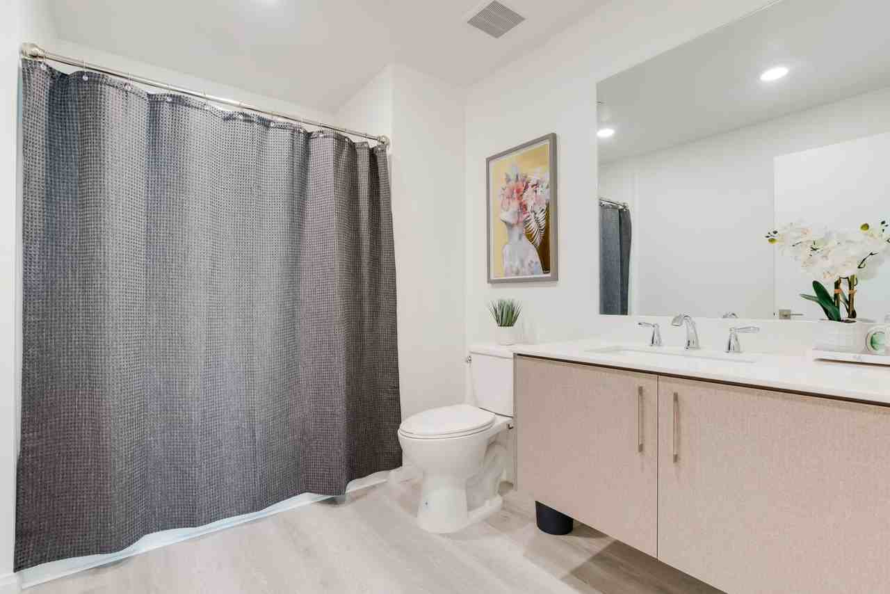 13724 Victory Blvd. - Photo 5 of 50