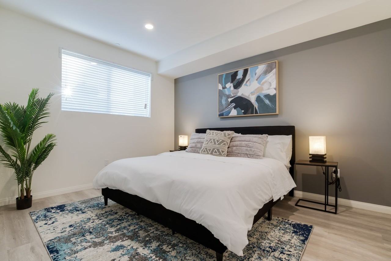 13724 Victory Blvd. - Photo 7 of 50