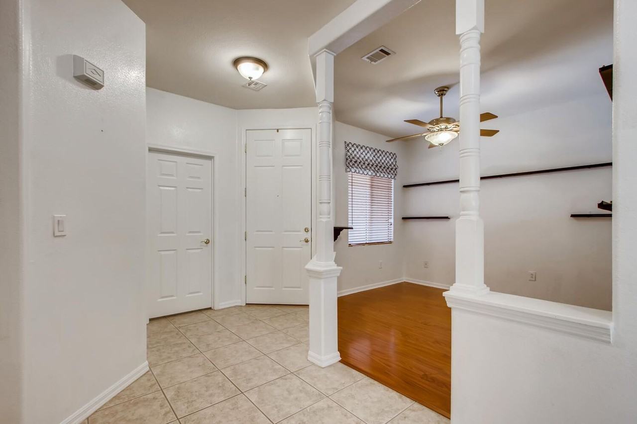 5389 Progresso St - Photo 3 of 28