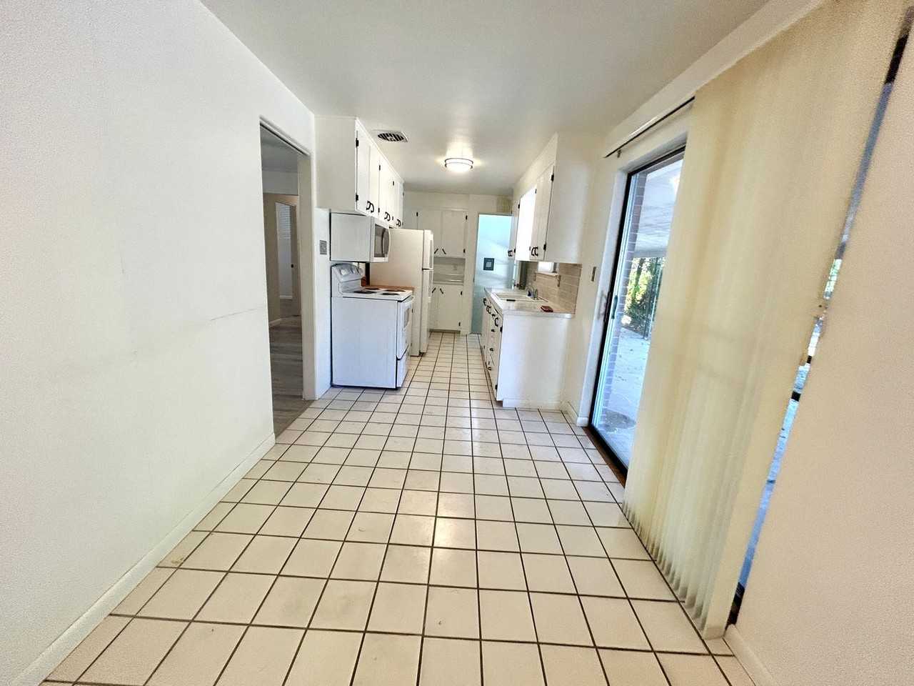 1505 S Jersey St - Photo 7 of 37