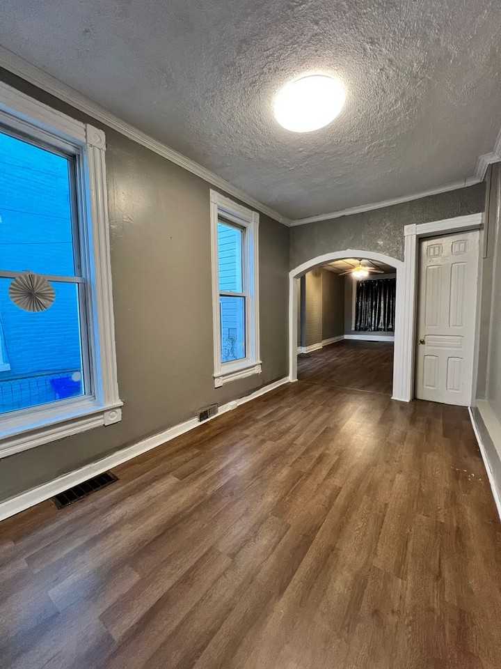 731 N 8th St - Photo 5 of 19