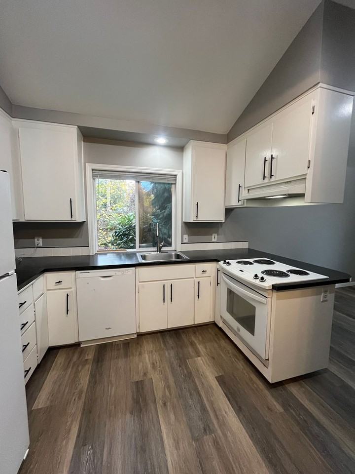 6899 Thurston Rd - Photo 2 of 18