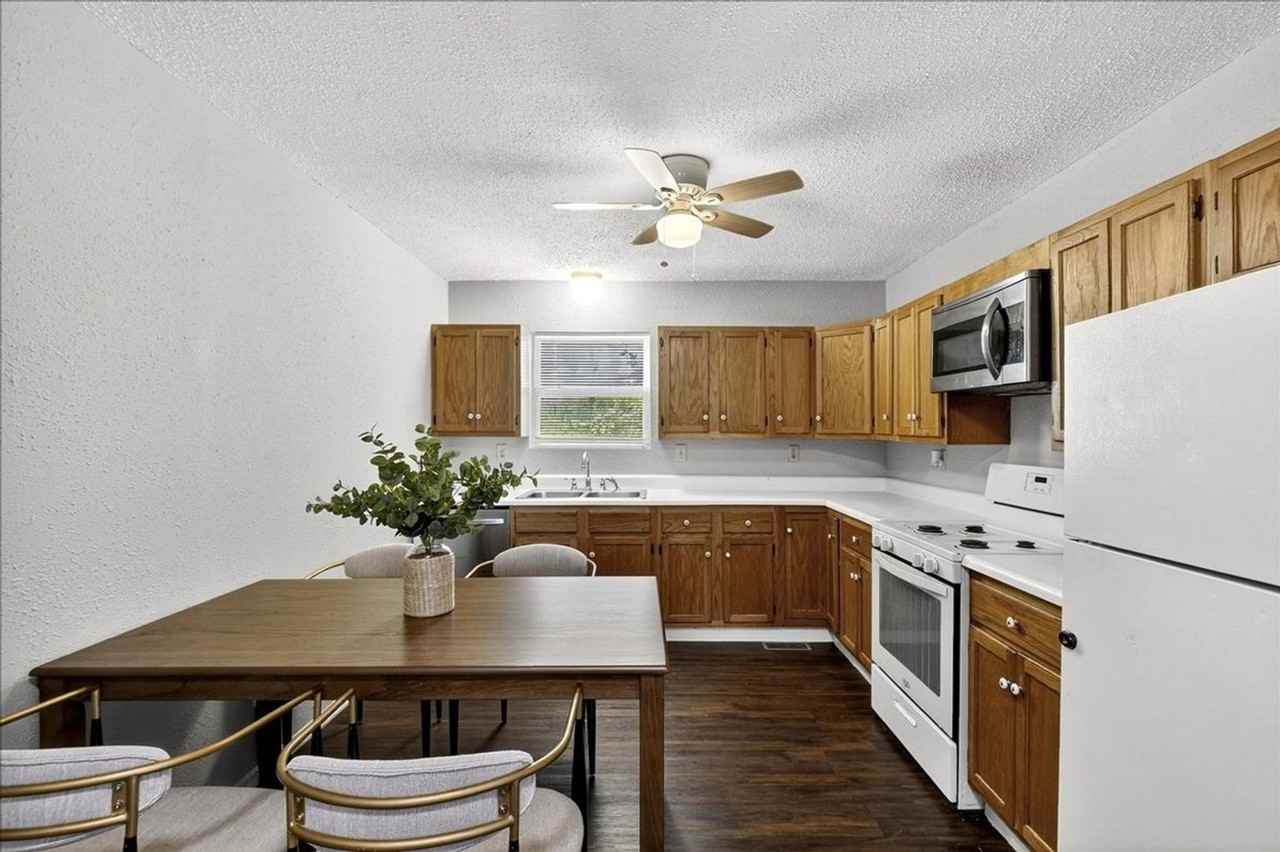 221 Allen St - Photo 3 of 16