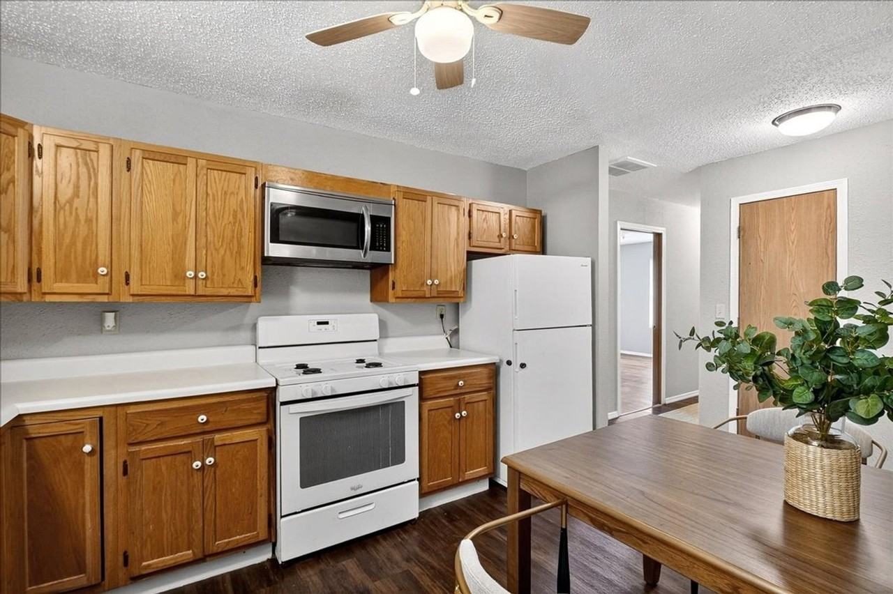 221 Allen St - Photo 2 of 16