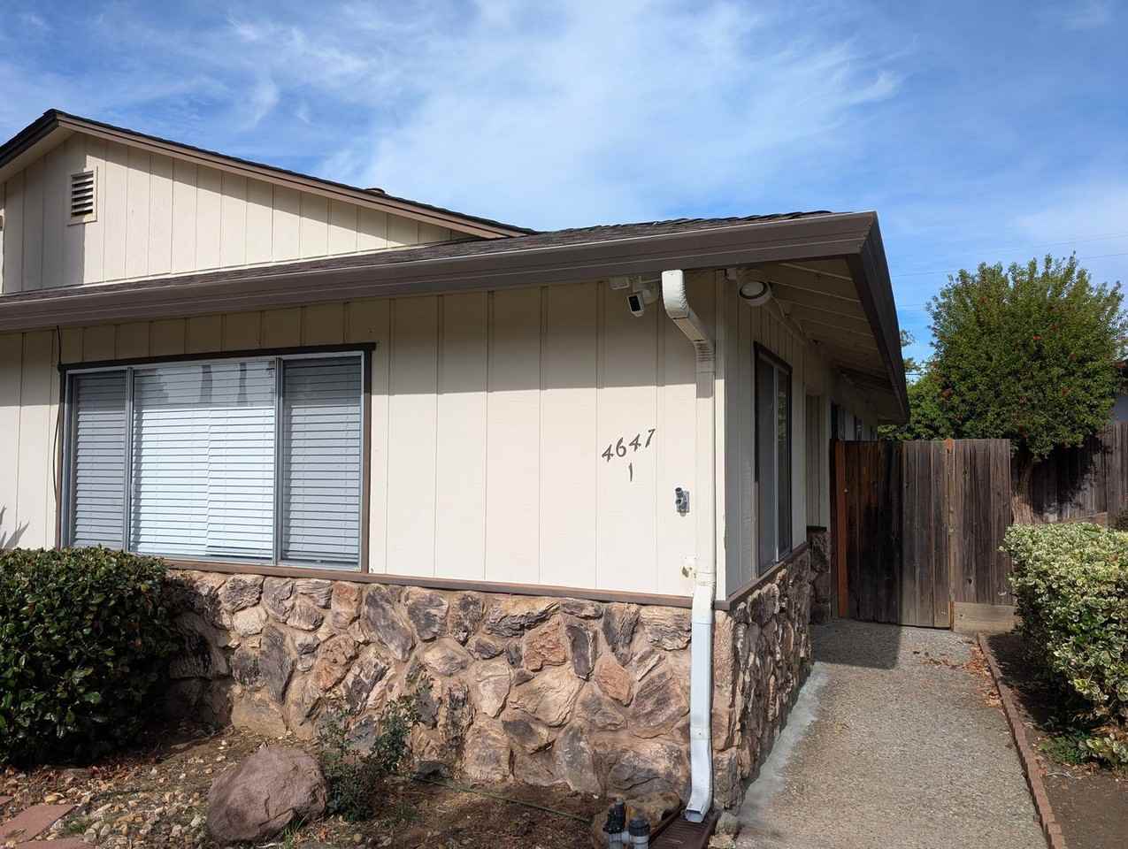 4647 West Rishell Court - Photo 2 of 17