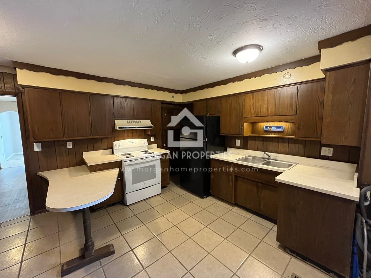 330 West 6th Street - Photo 3 of 7