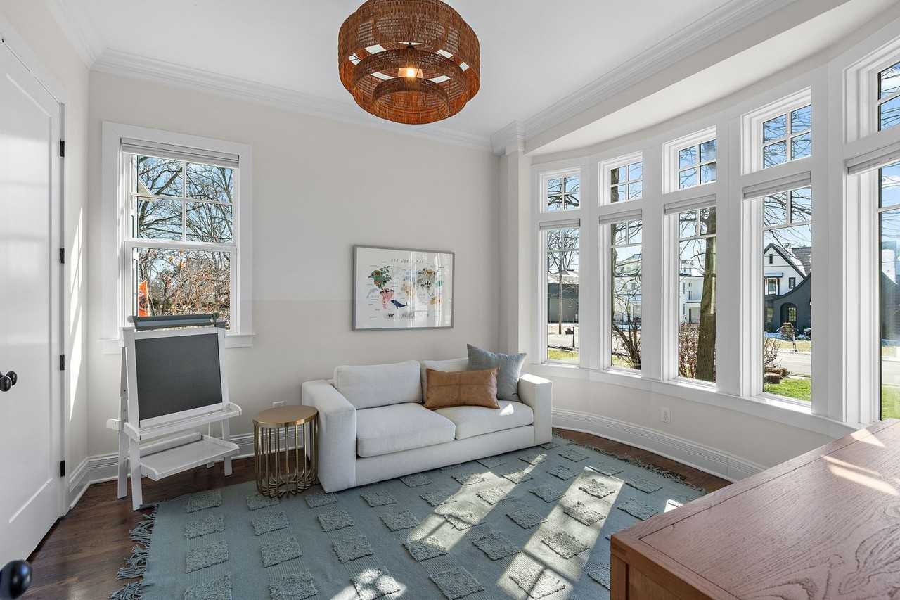 920A Kirkwood Ave - Photo 4 of 50