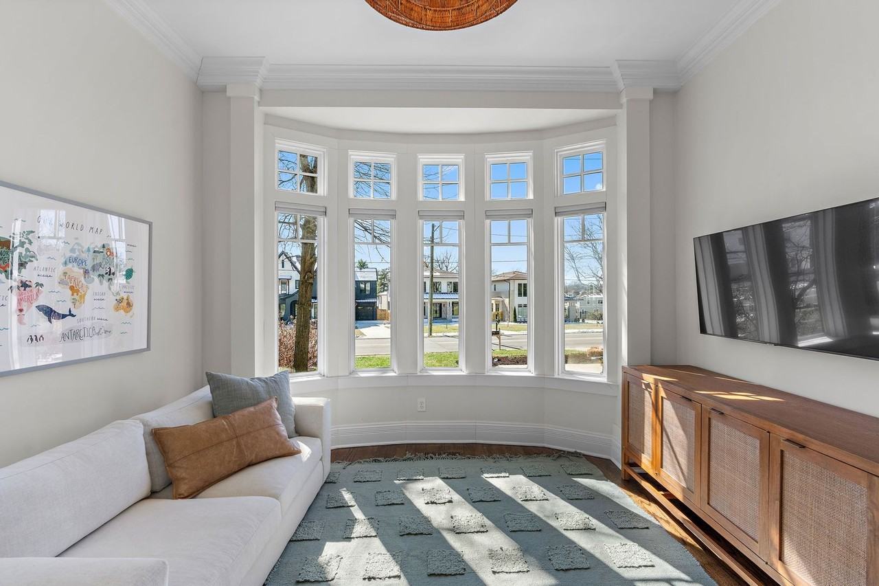 920A Kirkwood Ave - Photo 5 of 50