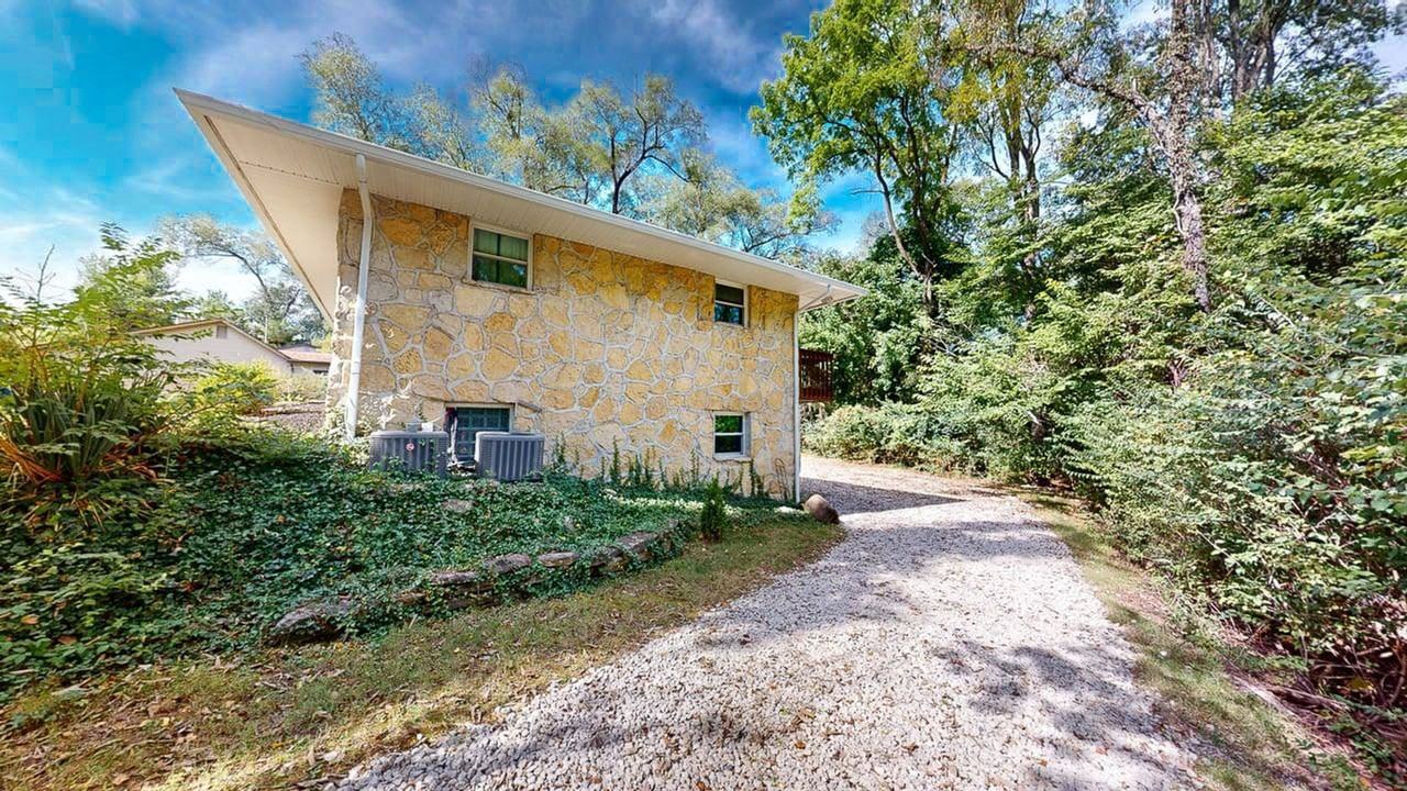 32 Marion St - Photo 3 of 37