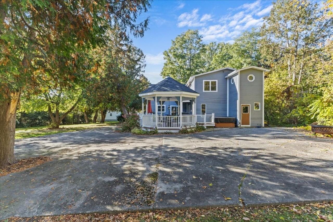 142 Congress St - Photo 5 of 46