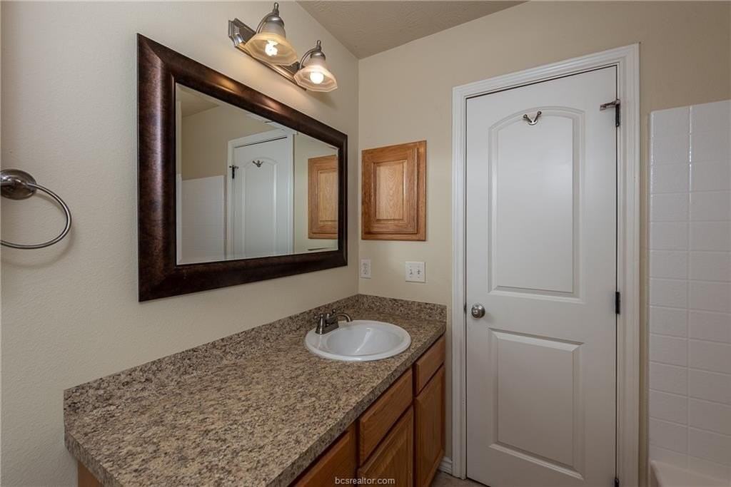 3858 Oldenburg Ln - Photo 7 of 23