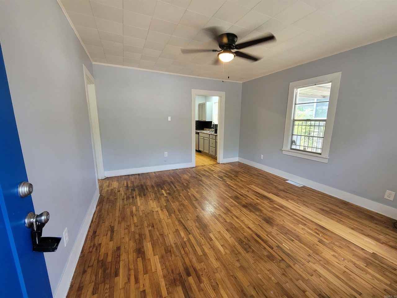 220 Richard St - Photo 2 of 18