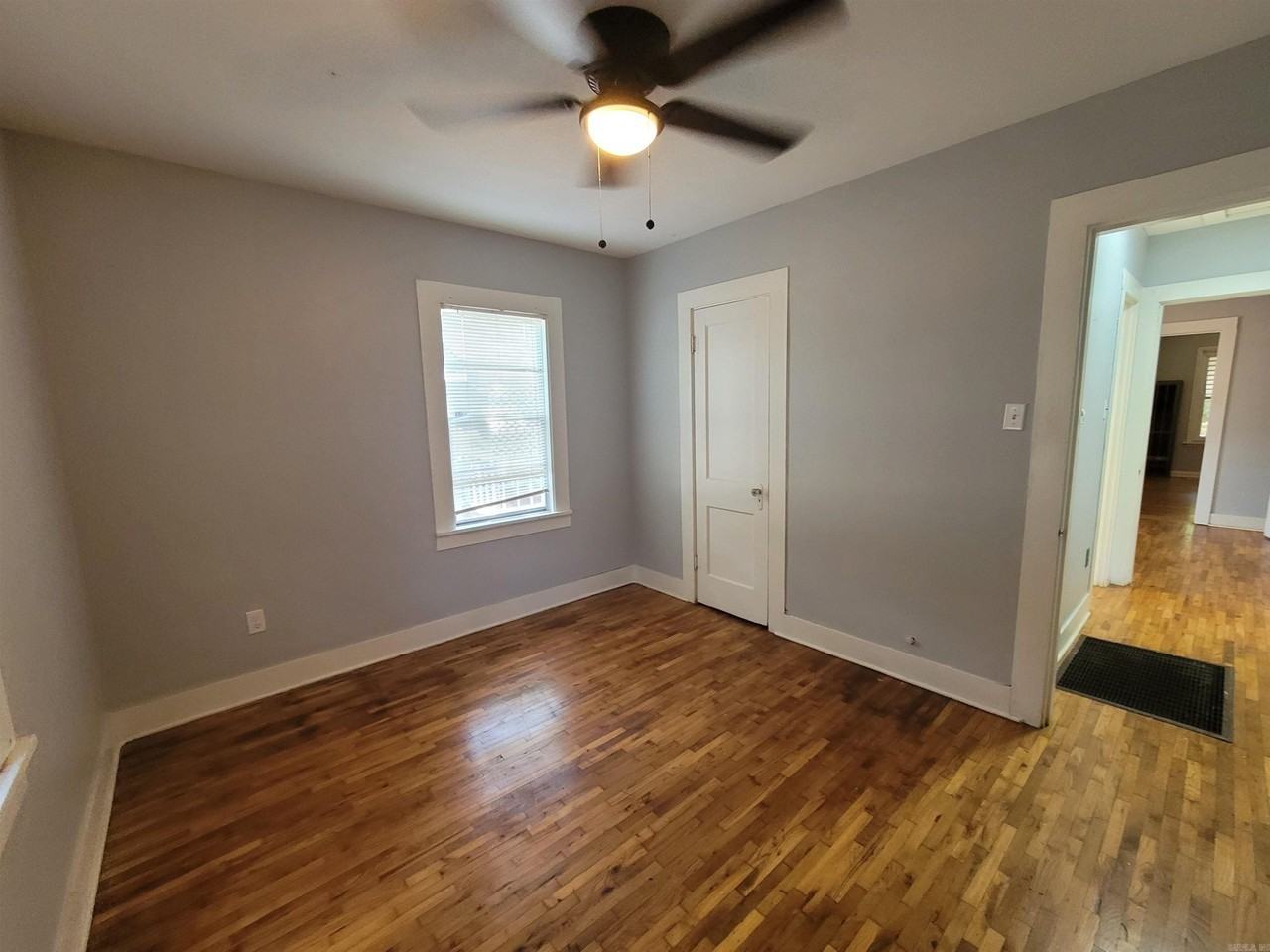 220 Richard St - Photo 5 of 18