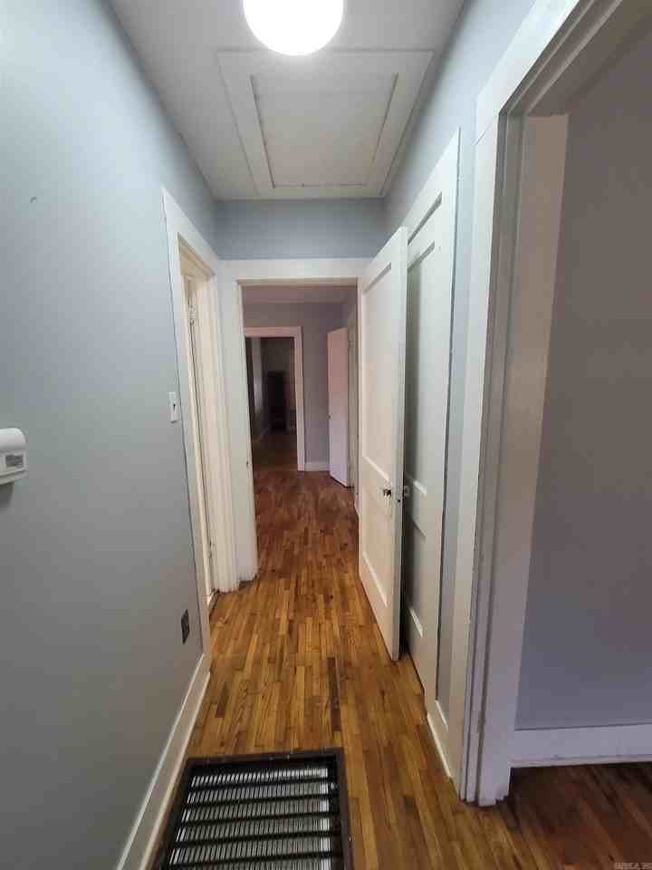 220 Richard St - Photo 6 of 18