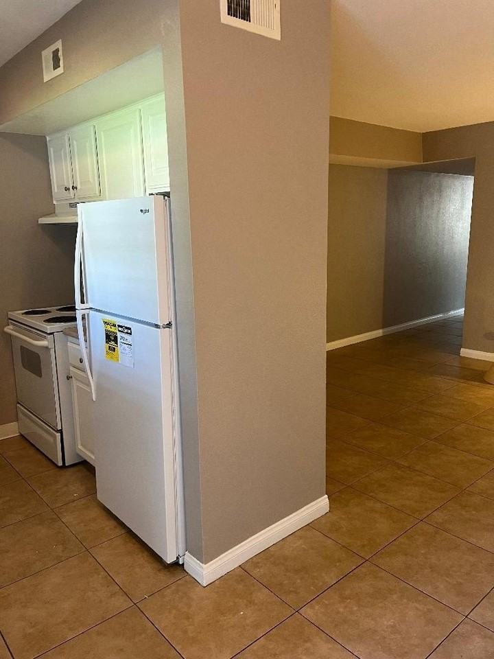 5300 E Waverly Dr Apt E5 #E5 - Photo 2 of 22