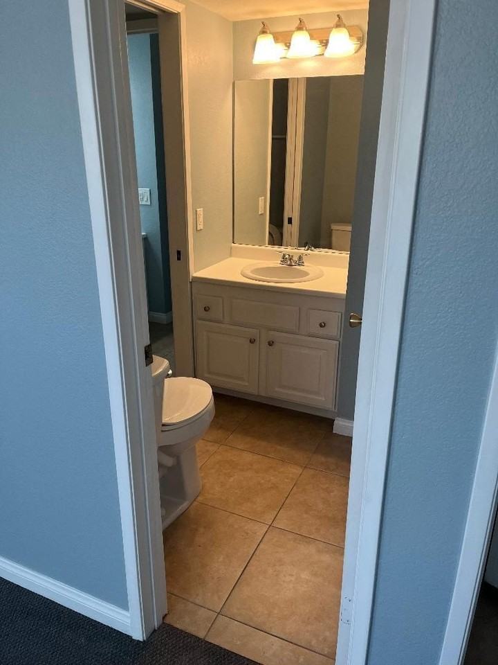 5300 E Waverly Dr Apt E5 #E5 - Photo 5 of 22