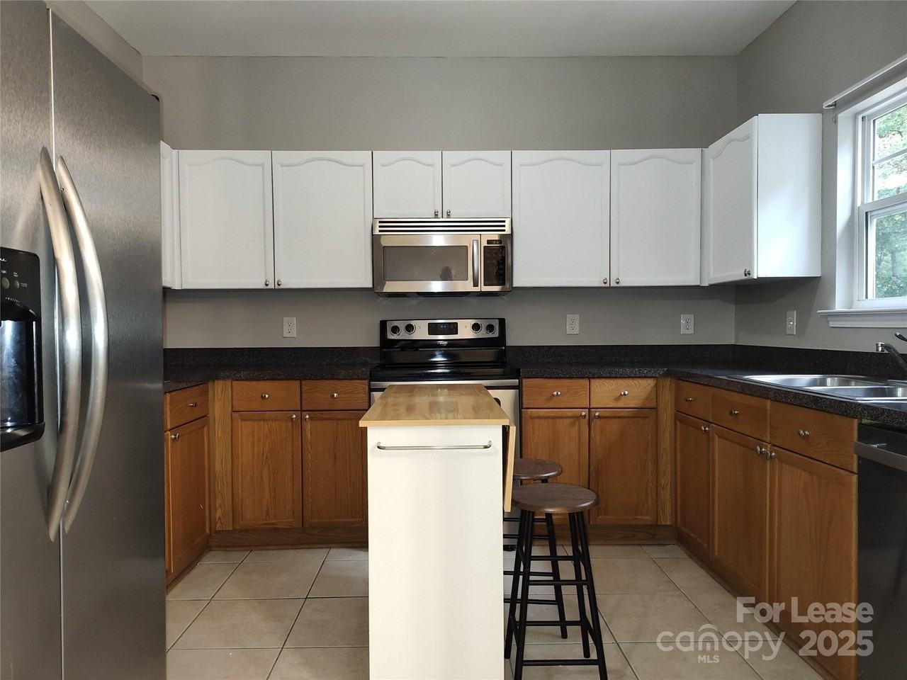 467 Doughton Ln - Photo 2 of 20