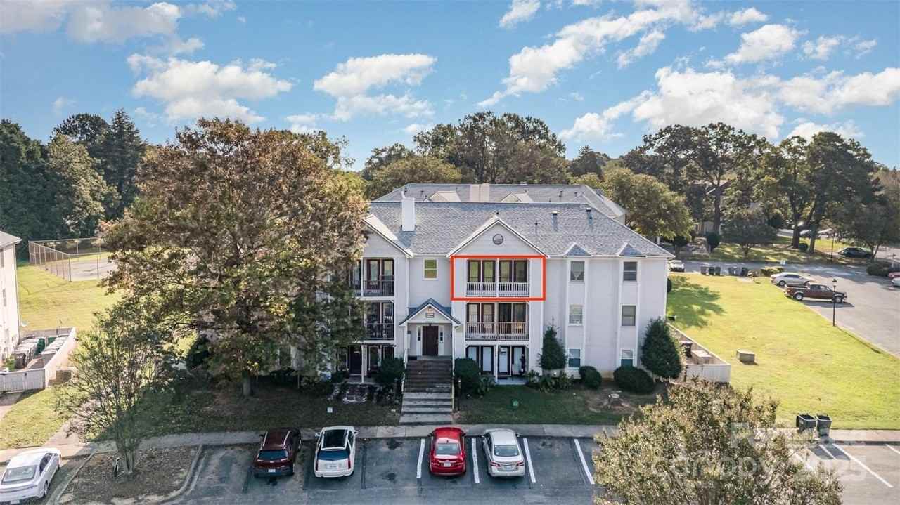 6165 Meadow Rose Ln - Photo 3 of 33