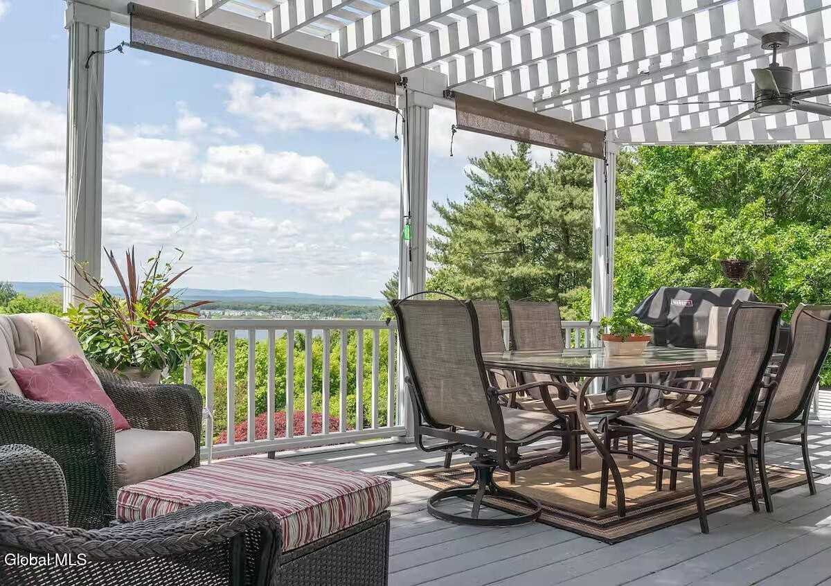 Hall Pl - Photo 5 of 32