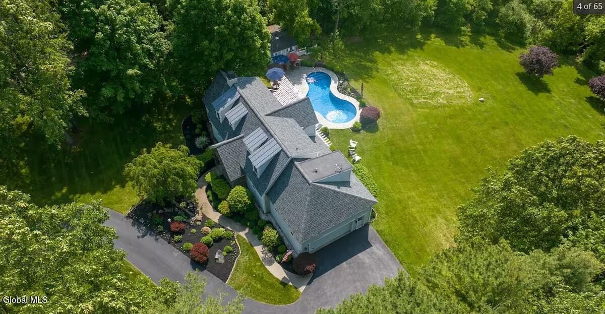 Hall Pl - Photo 6 of 32