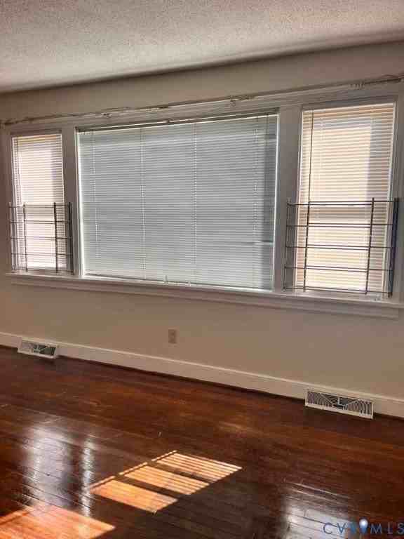 2203 Dinwiddie Avenue - Photo 4 of 20