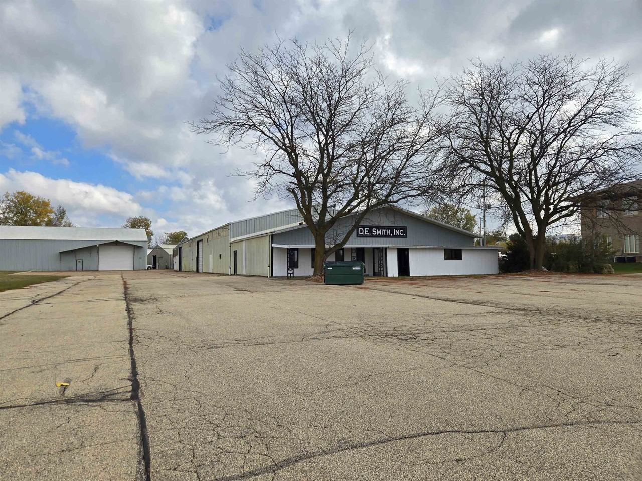 14836 W Ridge Ln - Photo 2 of 9