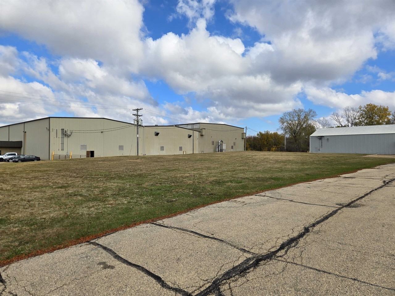 14836 W Ridge Ln - Photo 3 of 9