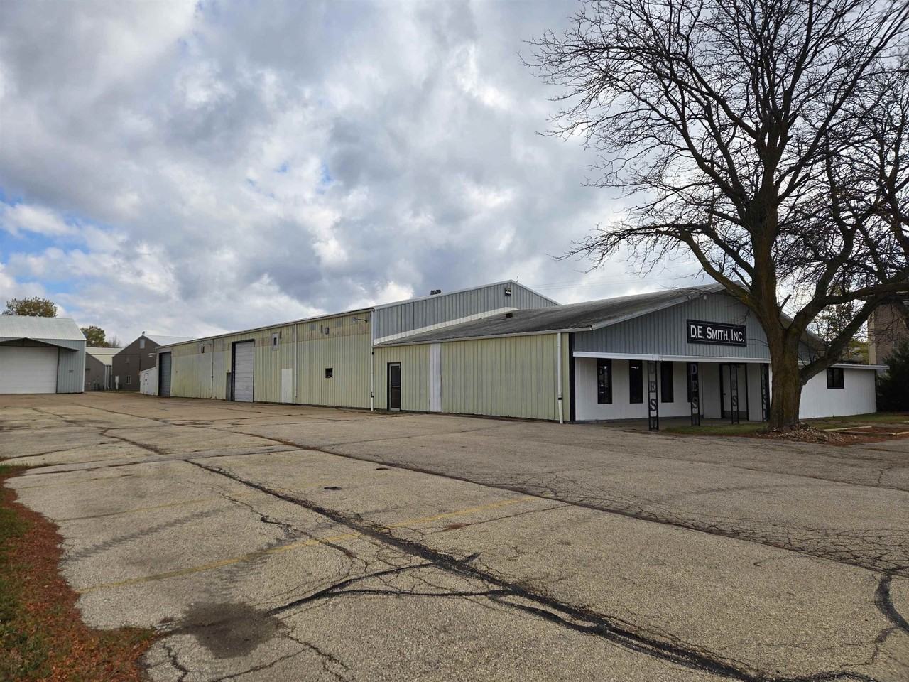 14836 W Ridge Ln - Photo 4 of 9