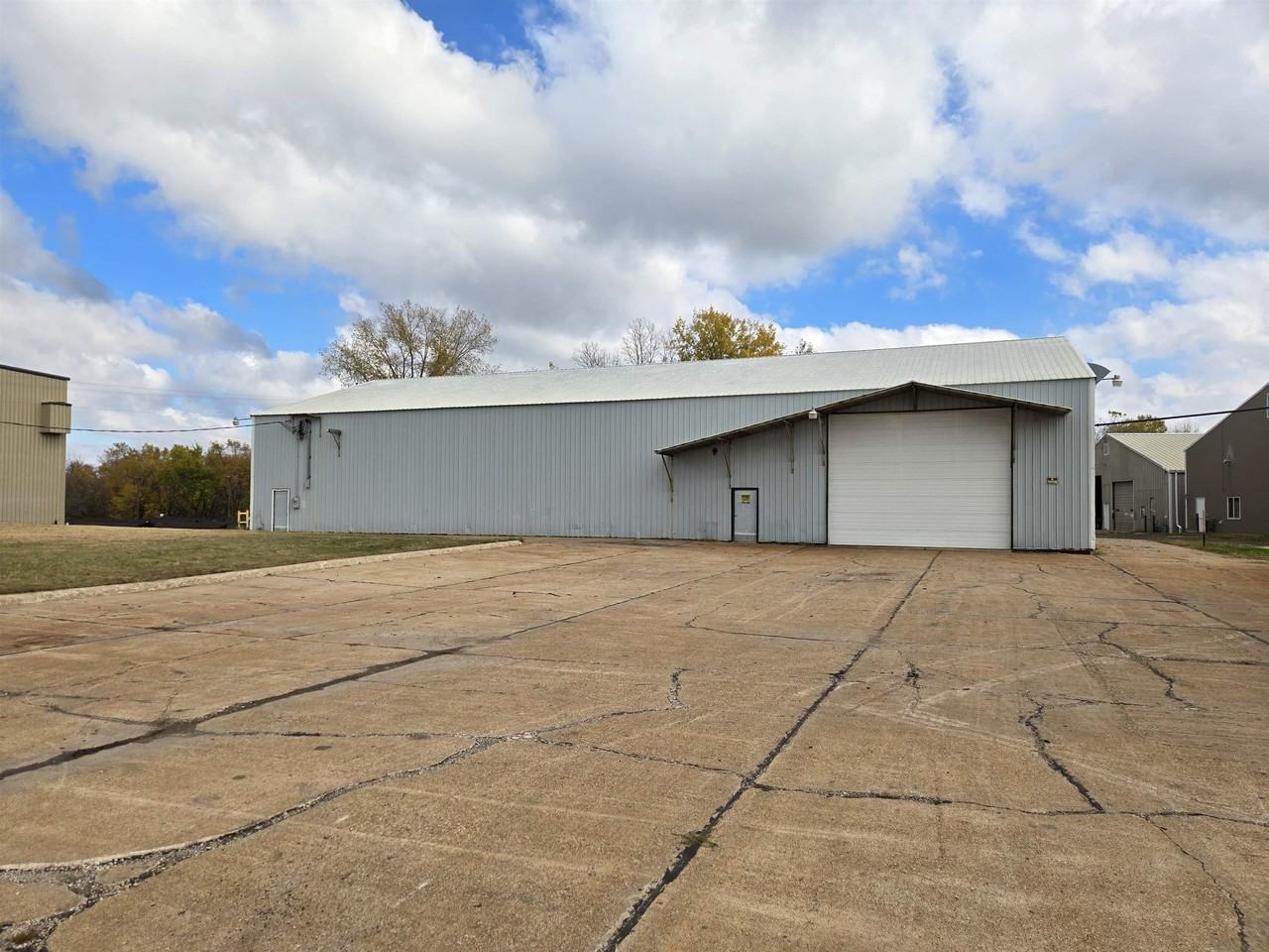 14836 W Ridge Ln - Photo 5 of 9