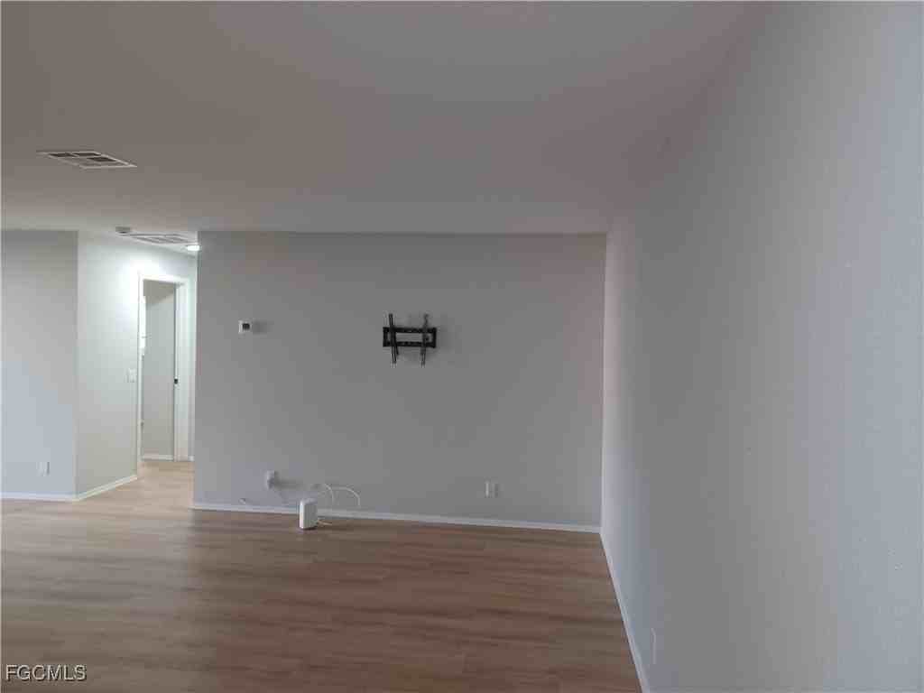 937 Se 23rd Pl Apt 1-5 #1-5 - Photo 2 of 16