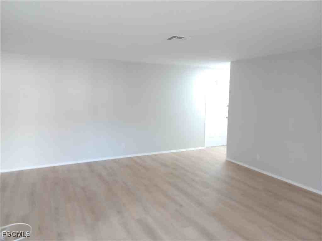 937 Se 23rd Pl Apt 1-5 #1-5 - Photo 3 of 16